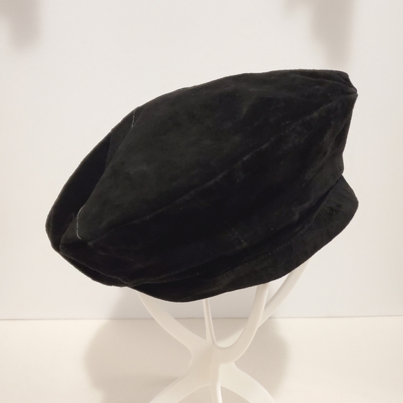Suede Beret in Black with Tassel - Picture 3 of 10